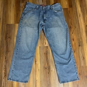 Arizona Jean Relaxed Straight Fit Jeans, EUC 38 x 30, no bare spots,